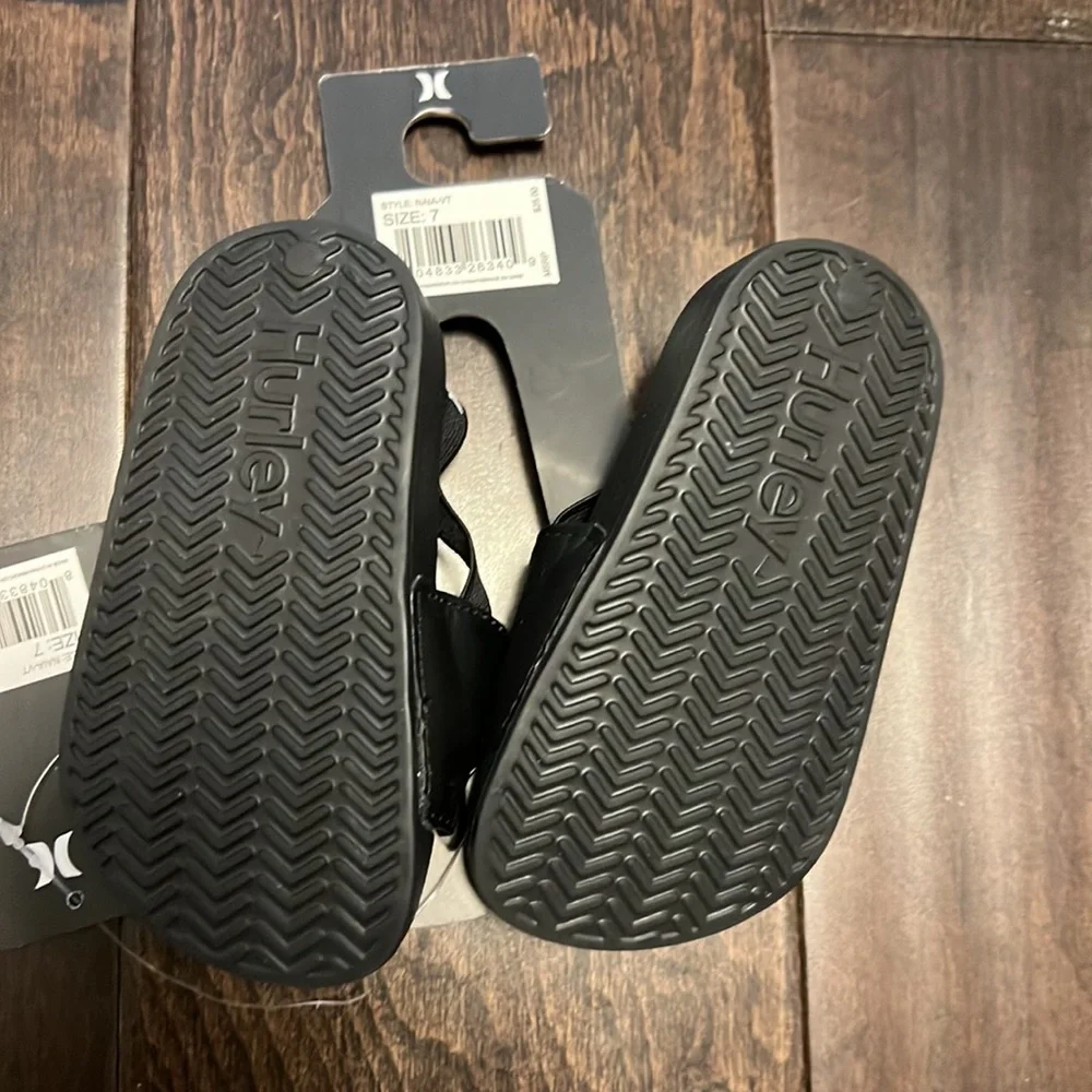 NWT Gender Neutral Hurley NAIA VT Sandals!